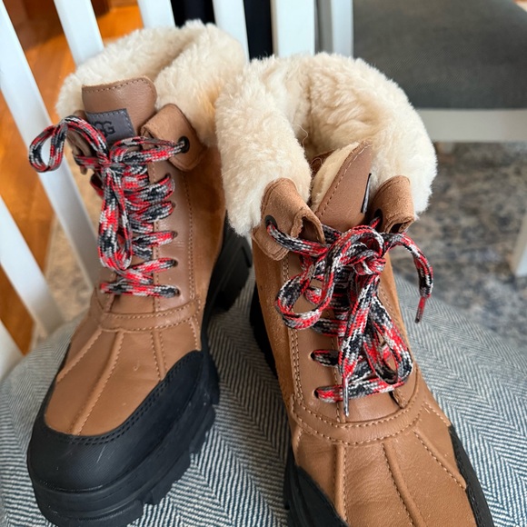 LIKE NEW UGG Ashton Addie Shearling Winter Boot - Picture 2 of 4